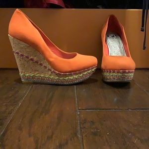Gianni Bini size 6 wedge